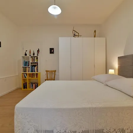 Art Apartment *
