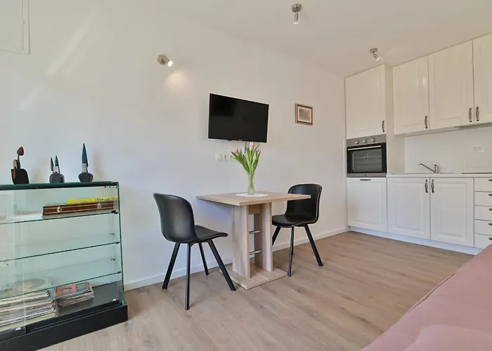 Art アパート トロギール